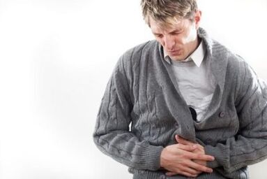 Il dolore nell'addome inferiore in un uomo con prostatite